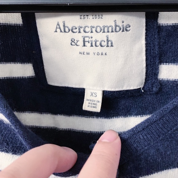 SOLD | 🍁BOGO 50%🍁 A&F Striped 3/4 Sleeve Cardigan - Picture 4 of 4